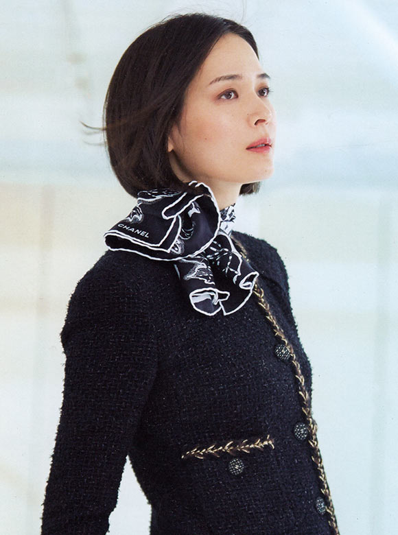 大人スカーフ 巻き方