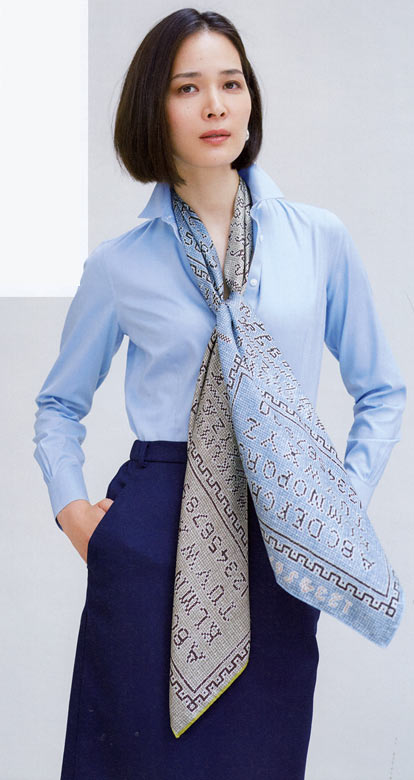 30代スカーフ 巻き方