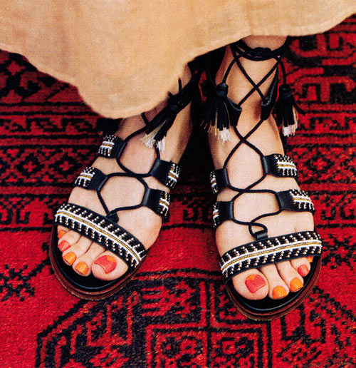 エスニックサンダル オレンジペディキュア