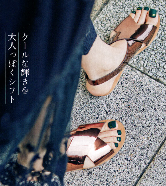 メタリックサンダル マットペディキュア