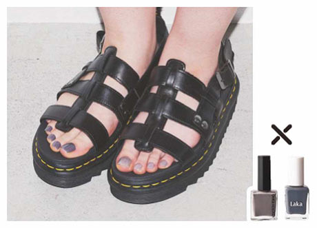 黒グルカサンダル ペディキュア