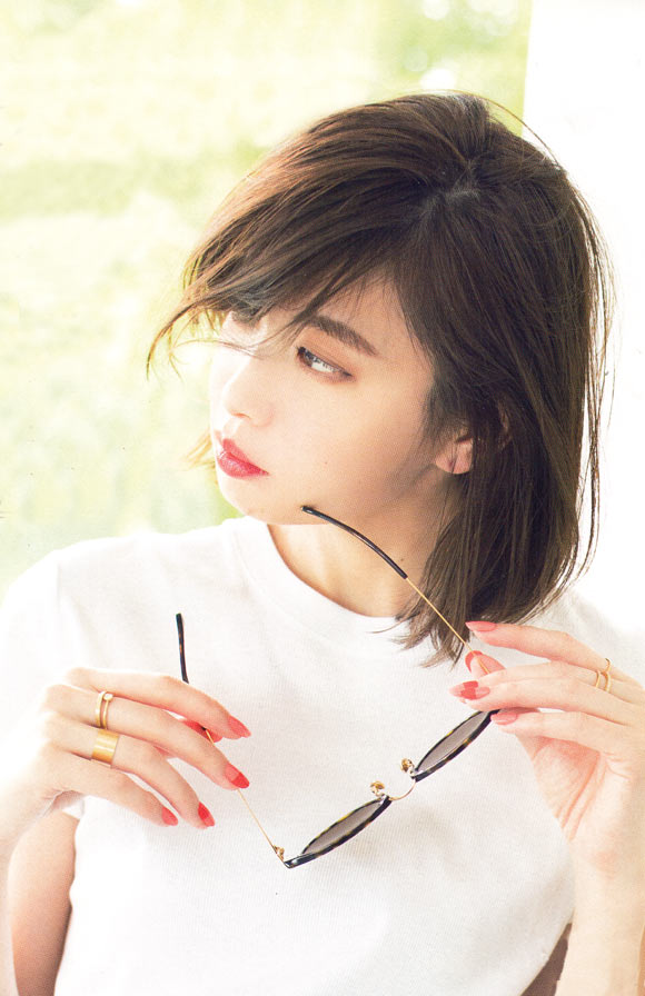 白Ｔシャツ ネイル