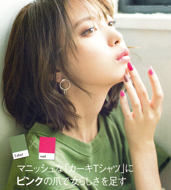 カーキＴシャツ ネイル